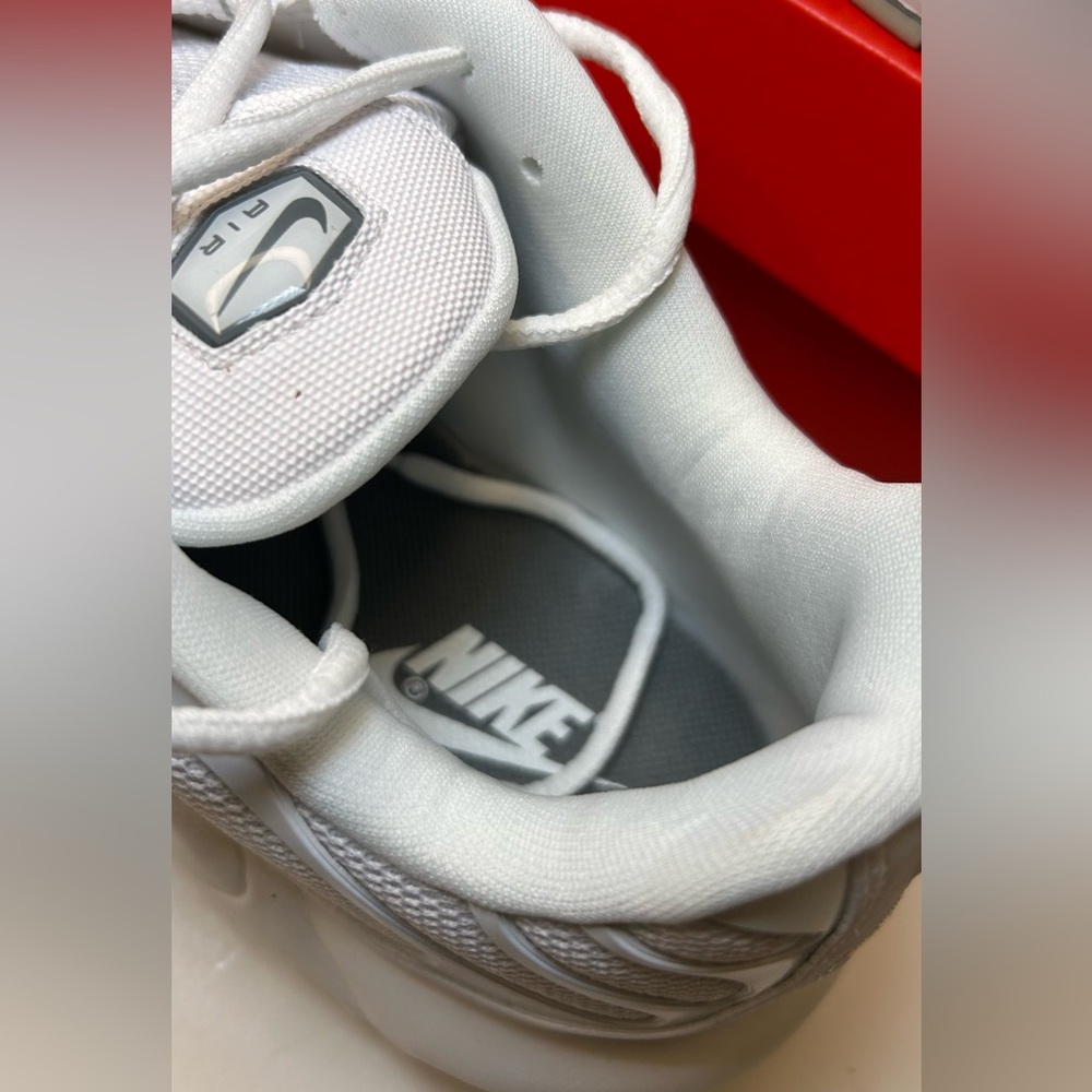 NIB Nike Air Max Plus TN Tuned Triple White Black Cool Grey 604133-139 Sz 13 - Picture 8 of 9